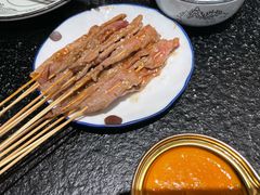 -何妹湿辣牛肉·粤式烧烤砂煲(桂雅路店)