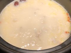 -洪氏嗨捞·广东猪肚鸡·椰子鸡火锅(西咸万象城店)
