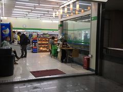-全家便利店(江湾镇站店)