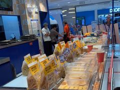 面包甜点陈列柜-東更道点心行(崂山丽达店)