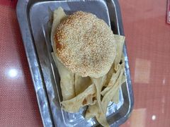 半张油饼-教师之家赵家羊汤馆(东青龙街店)