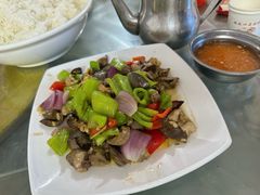炒猪杂-姐妹四更烤猪店