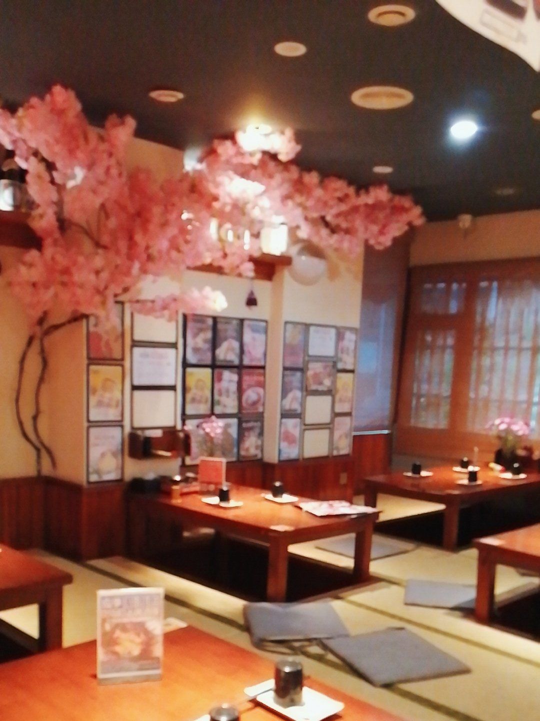 位于长春大街,重庆路商圈的町上居酒屋,主营日式料理