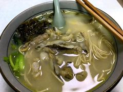 特色雪菜煨黄鱼面-明呈黄鱼面馆(斜土路店)
