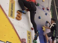 -攀猩儿童攀岩馆(宝乐汇店)