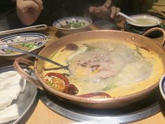 -洱火云南酸菜牛肉火锅(石景山当代商城店)