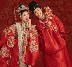 点击看大图 -挪娅婚纱摄影皇家会所