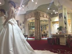 葛澜婚纱礼服专业定制(北京店)-全城热恋璀璨婚纱摄影(国贸总店)