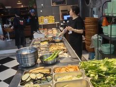 -愉肴麻辣香锅(中山路店)