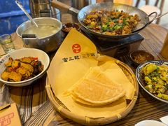 -富正毅三下锅·湘西韵味(天门山索道店)