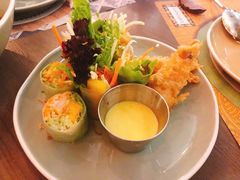 酥炸老虎虾香芒米纸卷配榴莲汁-CHINCHIN 青青·泰国料理(万象食家店)