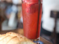 草莓冰茶-ROAST coffee & eatery