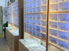 -天空之镜眼镜店蔡司依视路配镜授权零售店(望京颐堤港店)