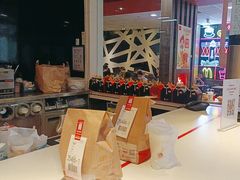-麦当劳(汉口火车站候车室店)