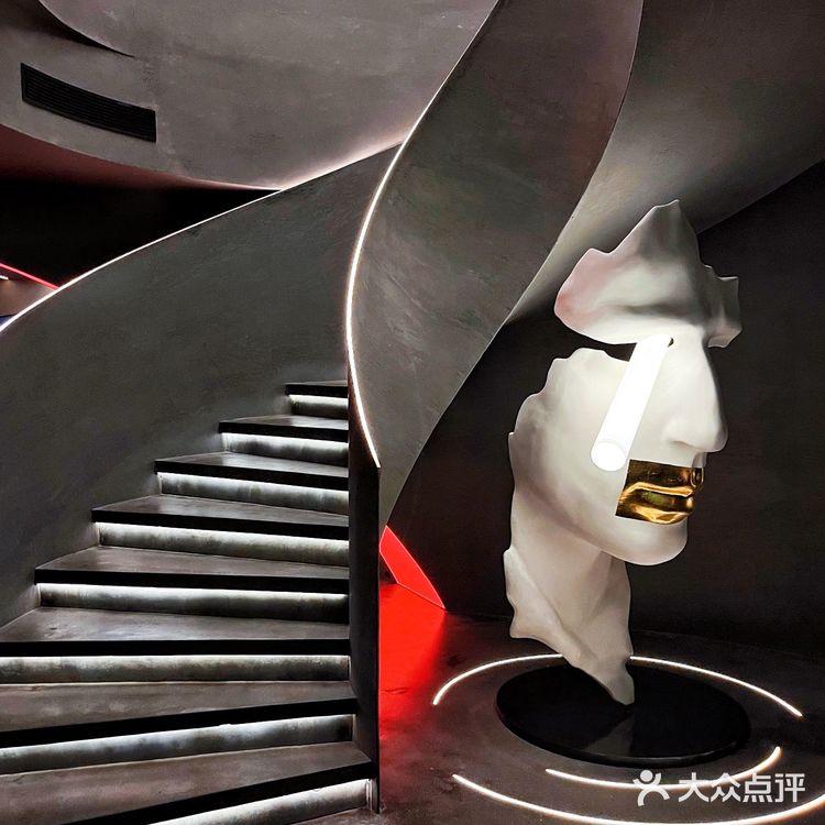 杭州艺术餐厅顶流，太炫🎸不仅仅是因为ta在52层高空🎈