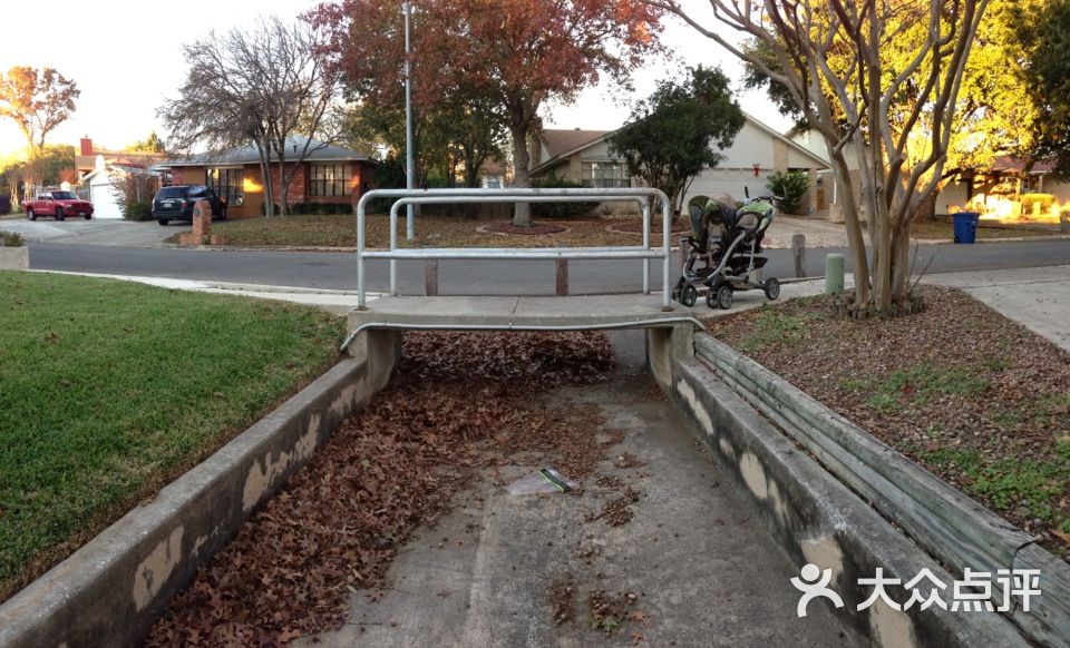 northern hills drainage ditch图片 - 第1张