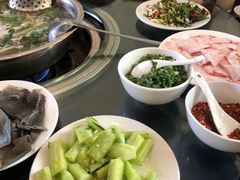 -周老三跷脚牛肉·全牛火锅(非遗传承店)