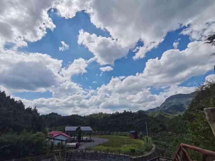 柃蜜小镇·白崖山景区图片