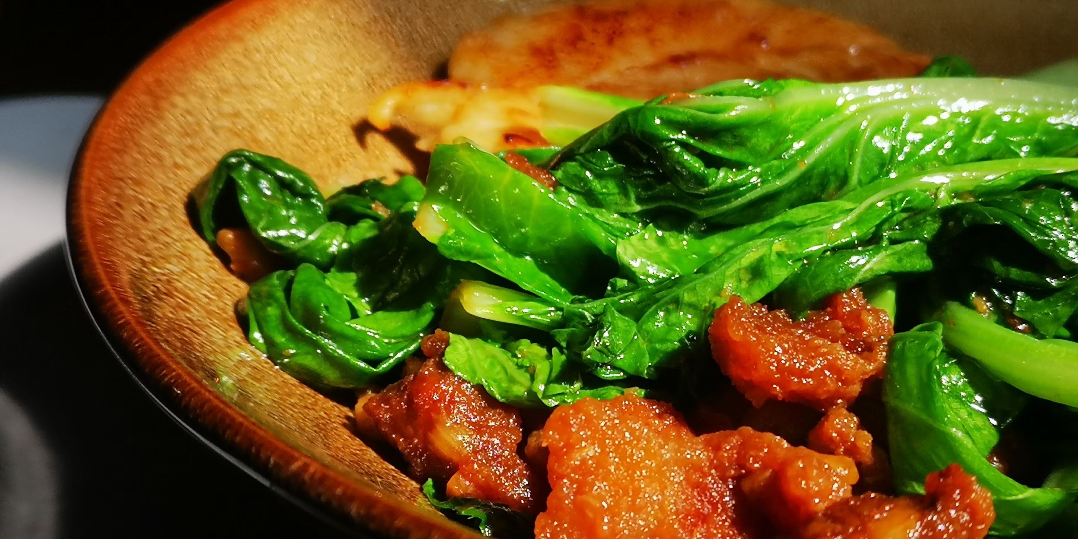 炝了一道【蒜蓉猪油渣炒青菜】,居然意外的好吃[憨笑]