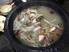 -景明轩•养生酸汤鱼火锅 云贵鲜菌 现舂野果酸汤(王寨小区店)