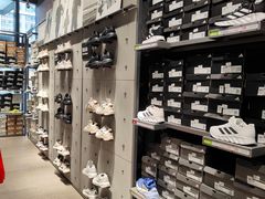-百年港湾奥特莱斯(香炉礁店)
