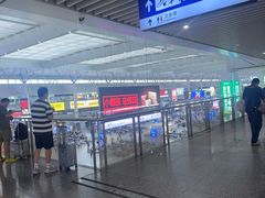 -麦当劳(上海虹桥站30B检票口楼上)