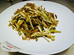 肉丝炒蒜黄-京华烟云·北京烤鸭(领展购物广场·中关村店)