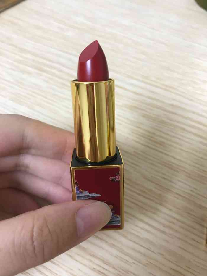 华熙生物故宫口红(南开大悦城店)-"在大悦城二楼扶梯旁边,听见了很有