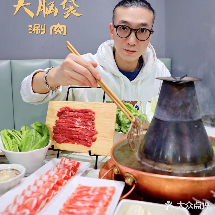 要说最解馋，还是得咱地道的铜锅涮肉
