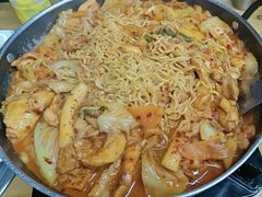 -亲昵春川鸡排(韩国美食街店)