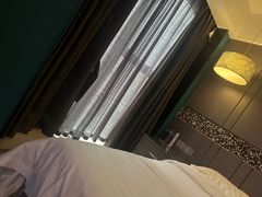 -粤塔x电竞酒店(深圳龙华大浪后浪新天地店)