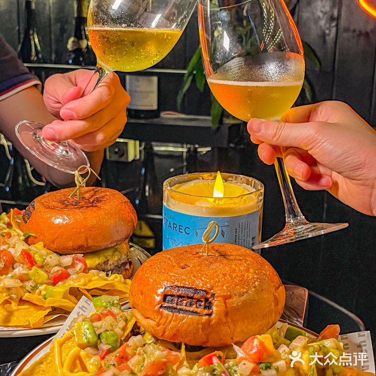 🍔广州坠好吃的汉堡竟然在酒吧里❓