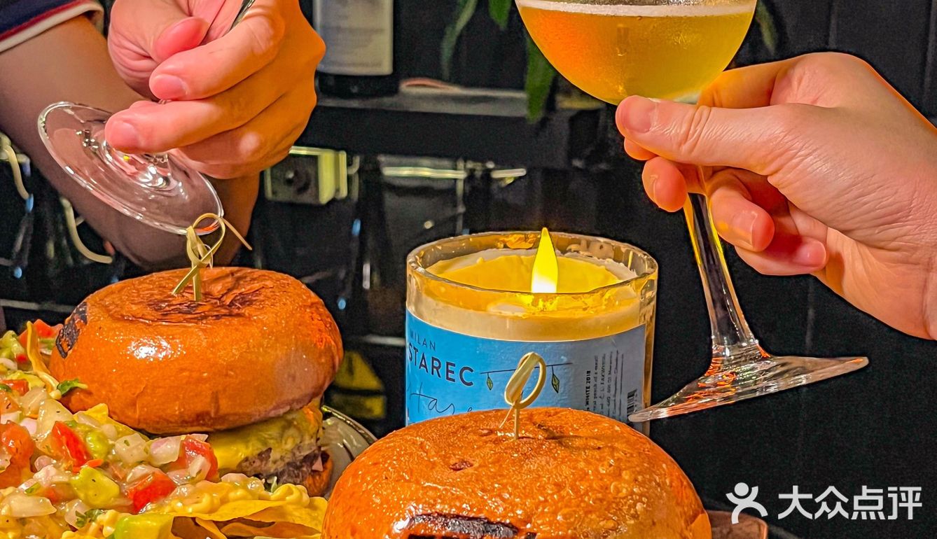 🍔广州坠好吃的汉堡竟然在酒吧里❓