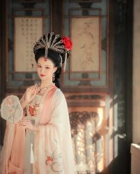 -租旗袍租礼服馆