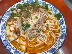 耙肉饵丝-巍山𤆵肉饵丝