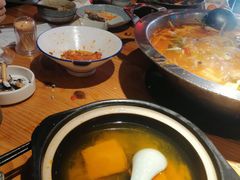 -野山舂·贵州现舂酸汤火锅(鸿通城店)