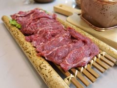 鲜切牛上脑-菌子鲜汤野生菌锅