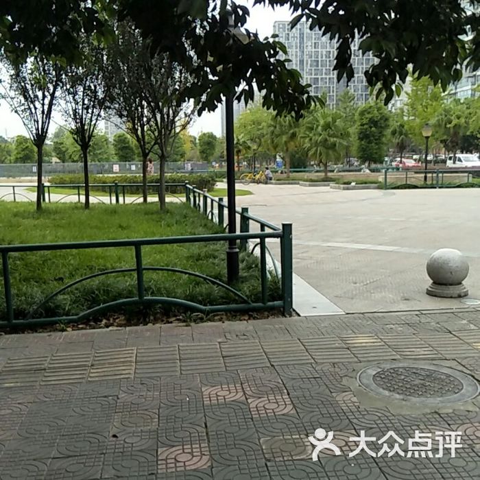 东坡休闲广场