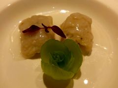 顺德绉纱鱼卷配小唐菜-Yan Ting 宴庭中餐厅(上海静安瑞吉酒店)