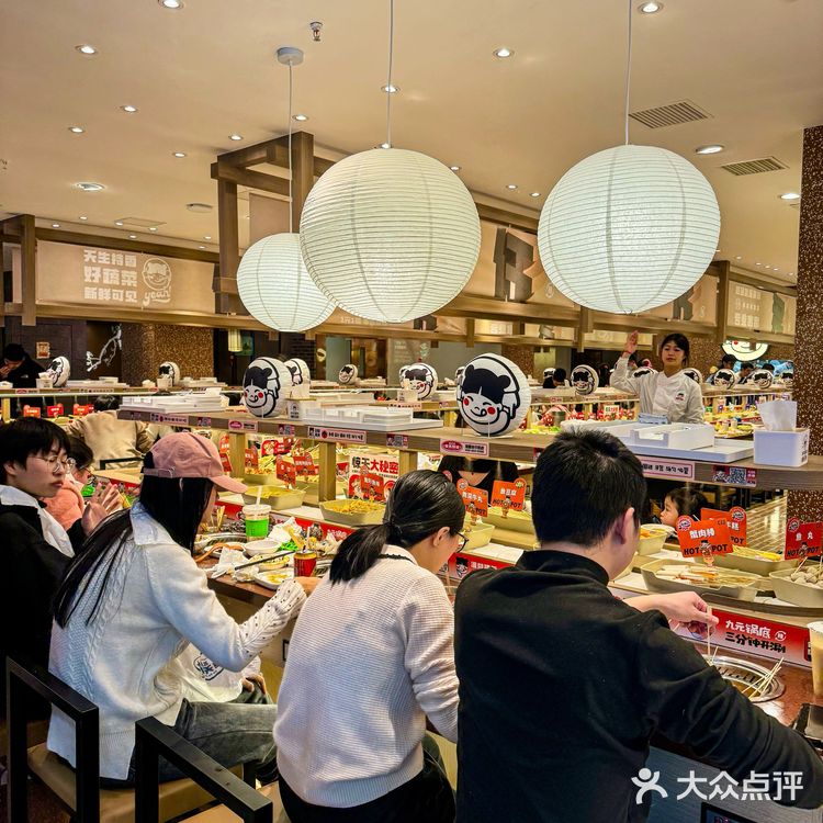 真不是我吹！这家回转小火锅真的人太多了