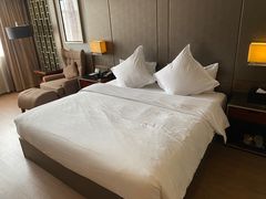 -武汉光谷广场杨家湾地铁站怡程酒店