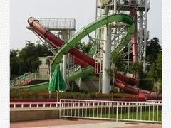 -黄河谷马拉湾海浪浴场