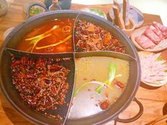四喜鸳鸯锅-白乐天毛肚火锅馆(解放碑店)