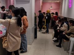等位区-果呀呀(国金街店)