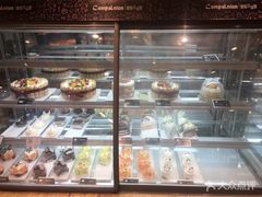 面包甜点陈列柜-皇冠幸福里动物奶油生日蛋糕(宗关地铁店)