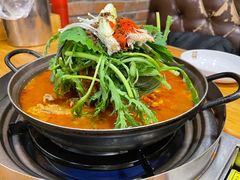 土豆排骨火锅-喇喇排骨火锅·传统韩式脊骨汤(望京西园总店)