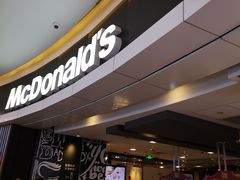 等位区-麦当劳(城西银泰店)