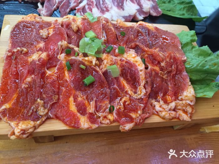 山顶农庄碳烤鲜牛肉图片