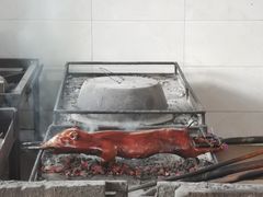 -黄记四更烤乳猪店