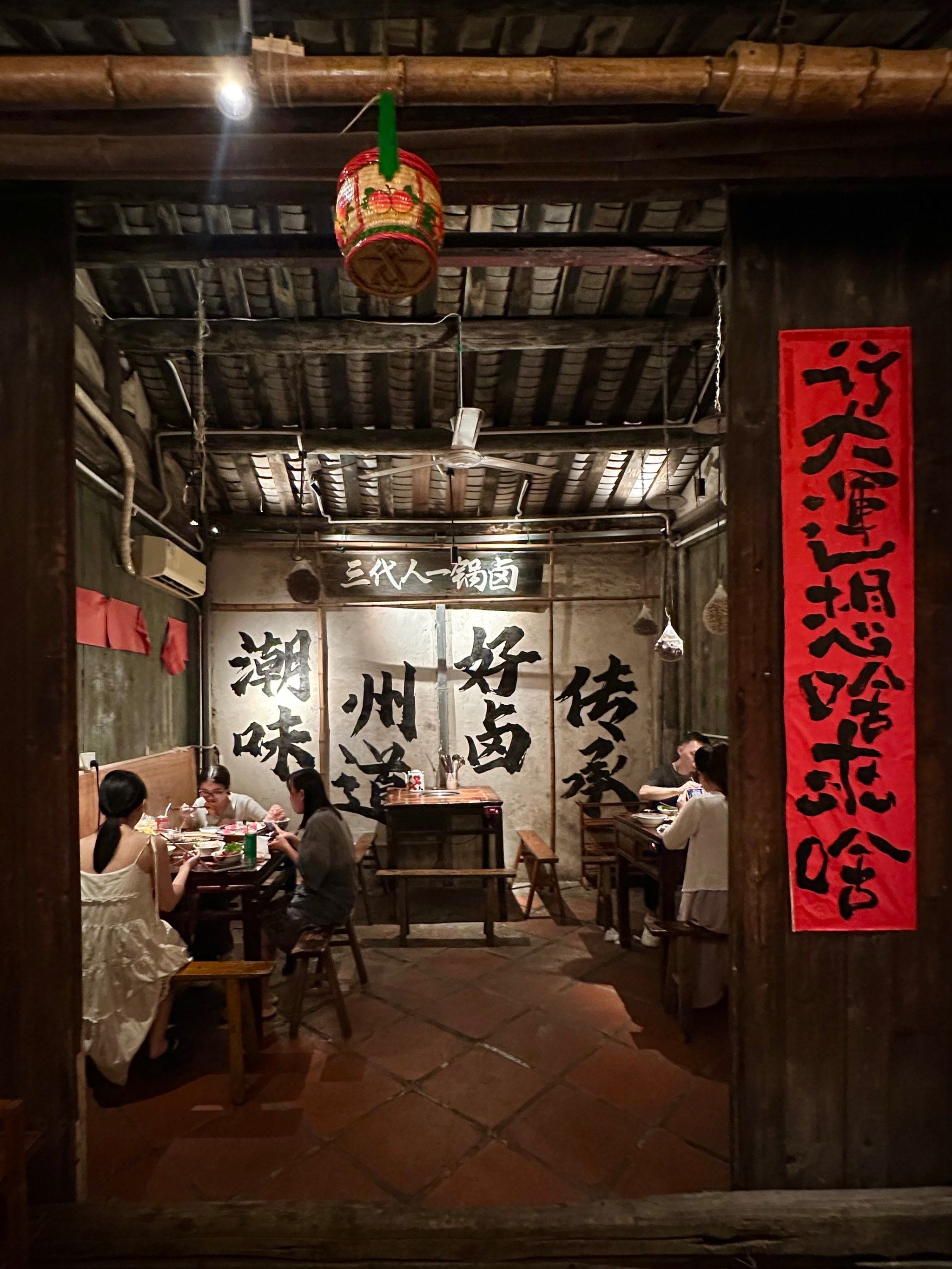 潮州巷子里的百年老屋.真的太有烟火气了